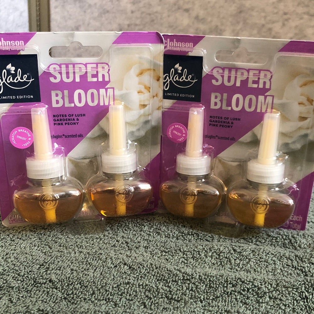 Glade Super Bloom Refill Packs in Purple and White